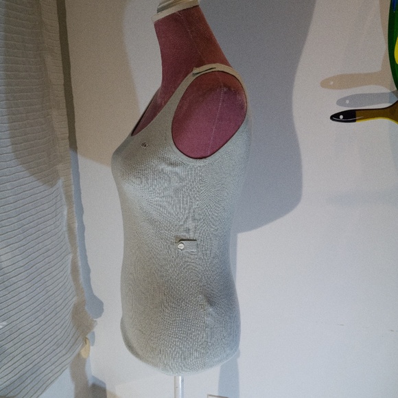 100% authentic Lacoste sleeveless cotton top - Picture 5 of 7